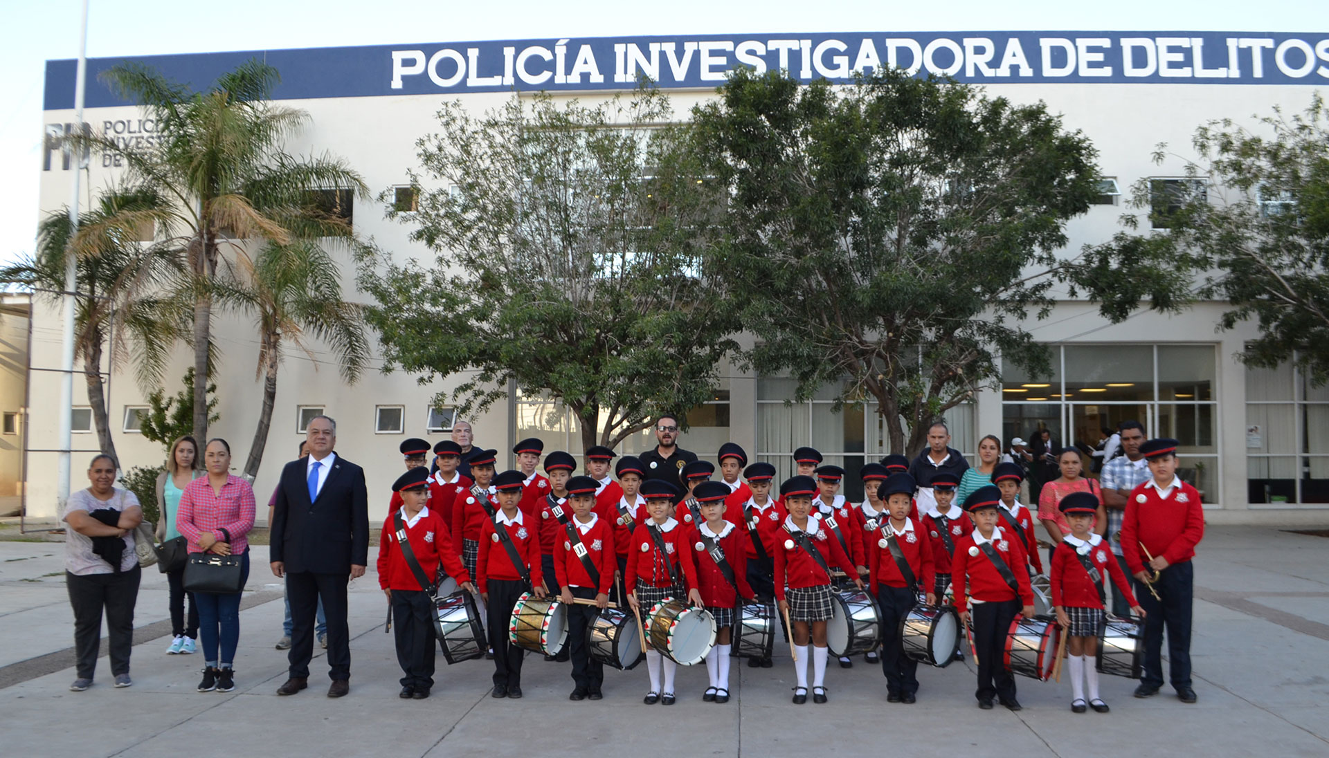 FISCALÍA EN CONTACTO CON ALUMNOS DE DIFERENTES ESCUELAS