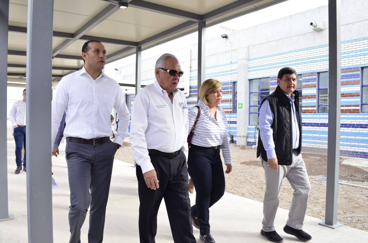 La Fiscal Ruth Medina Alemán da un recorrido de supervisión de los avances del nuevo CERESO de Durango