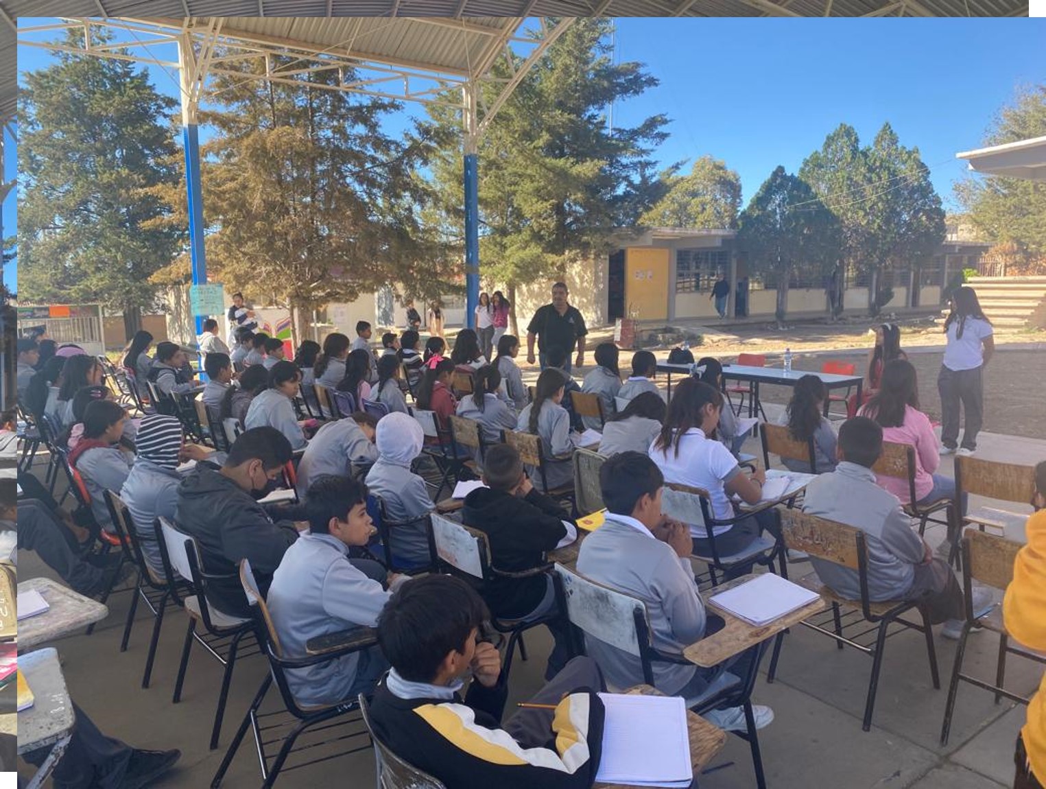 Plática impartida a los estudiantes y padres de familia de la Secundaria Honor y Gloria "Prevención del Delito"