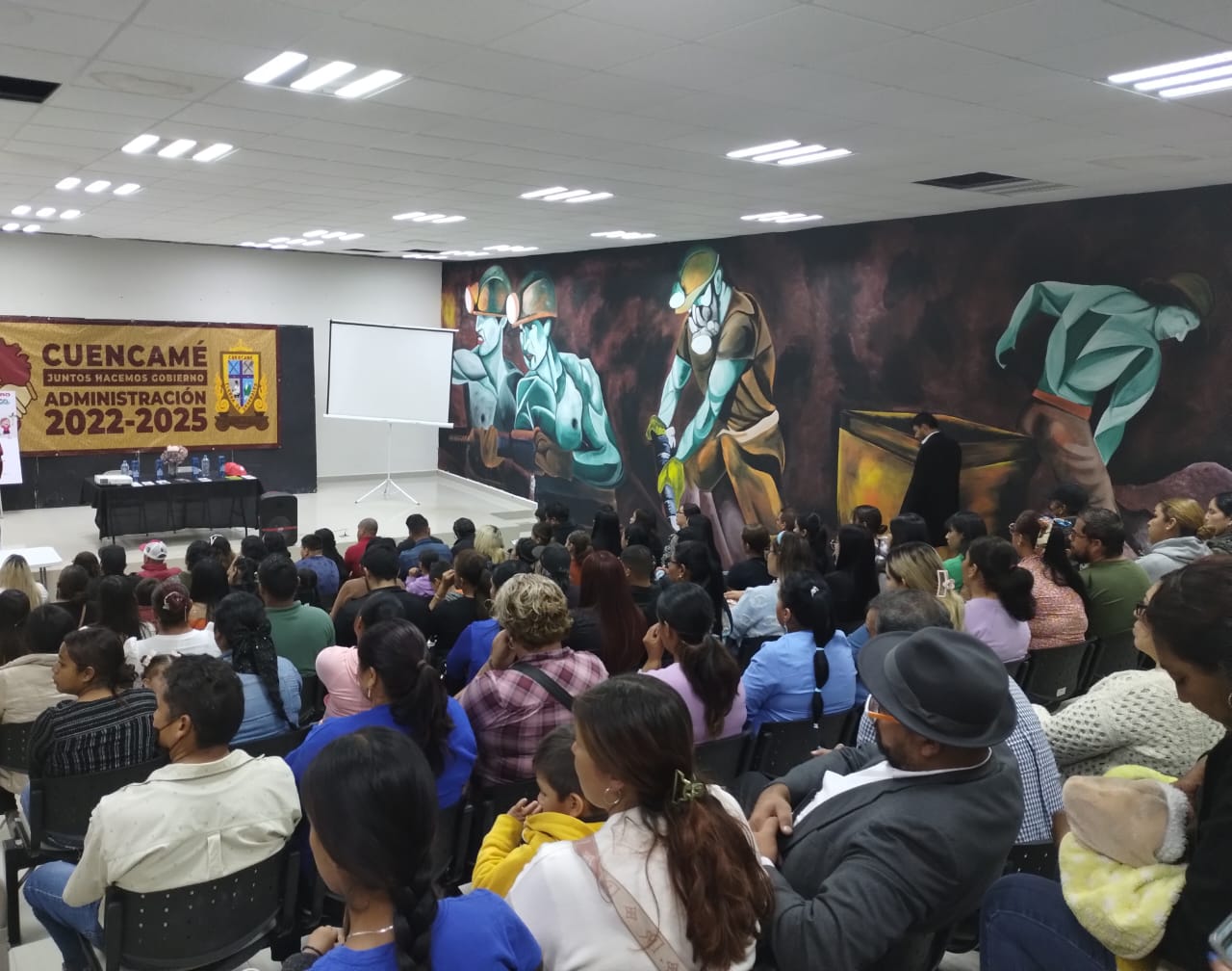 La Dirección de Vinculación Social de la FGED, impartió una plática a los docentes y padres de familia sobre el  tema “Omisión de Cuidados”. en Cuencamé, Dgo.