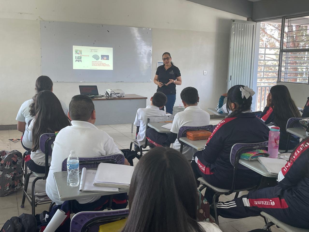 La Dirección de Vinculación Social de la FGED   impartió una plática  en la secundaria Quetzalcóatl, sobre el tema de la “Prevención de los  Riesgos en las Redes Sociales”. 