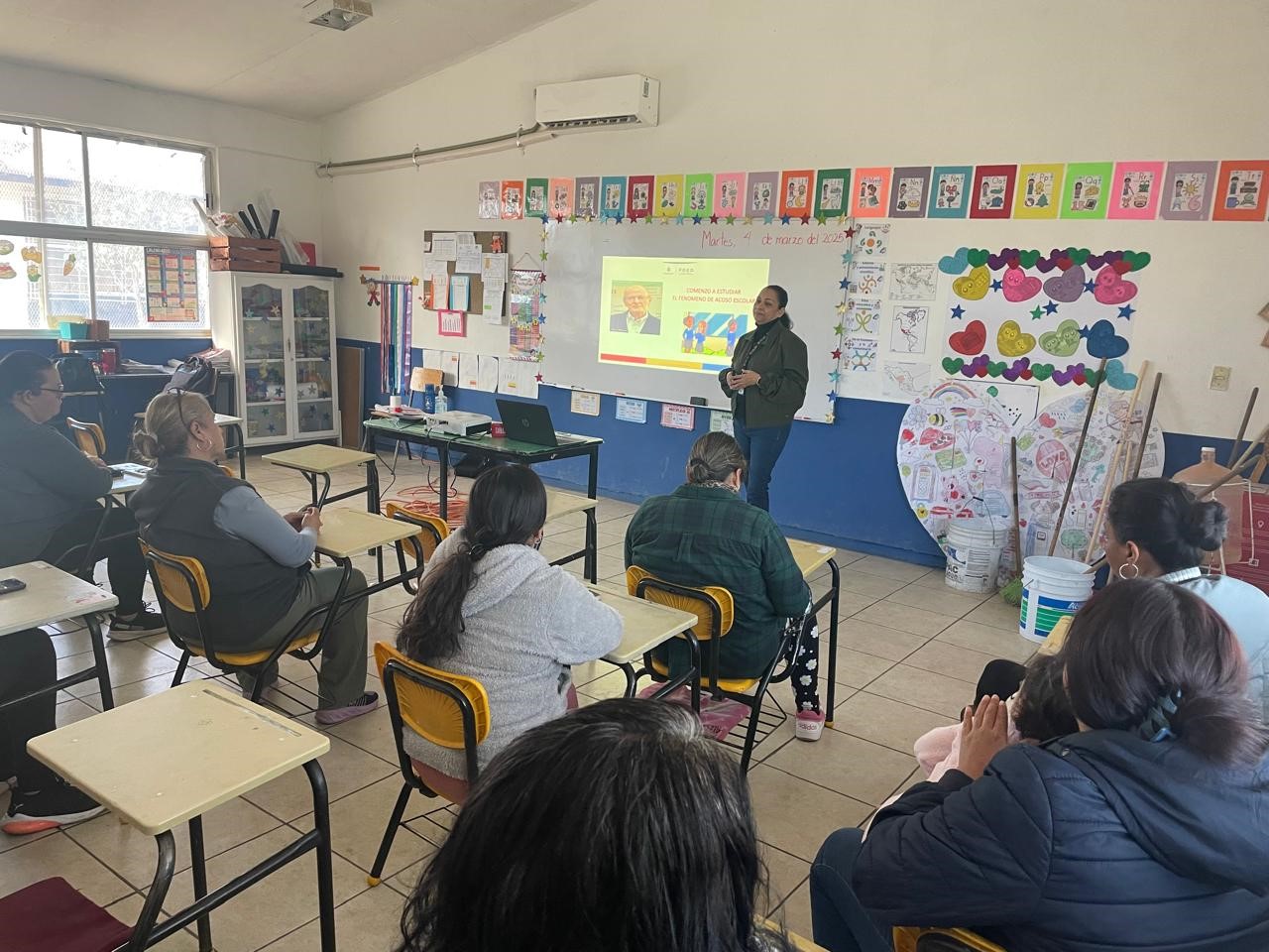 La Dirección de Vinculación Social de la FGED, llevó a cabo pláticas a  padres de familia de la escuela primaria Guadalupe Victoria, sobre la “Prevención del Acoso Escolar”.