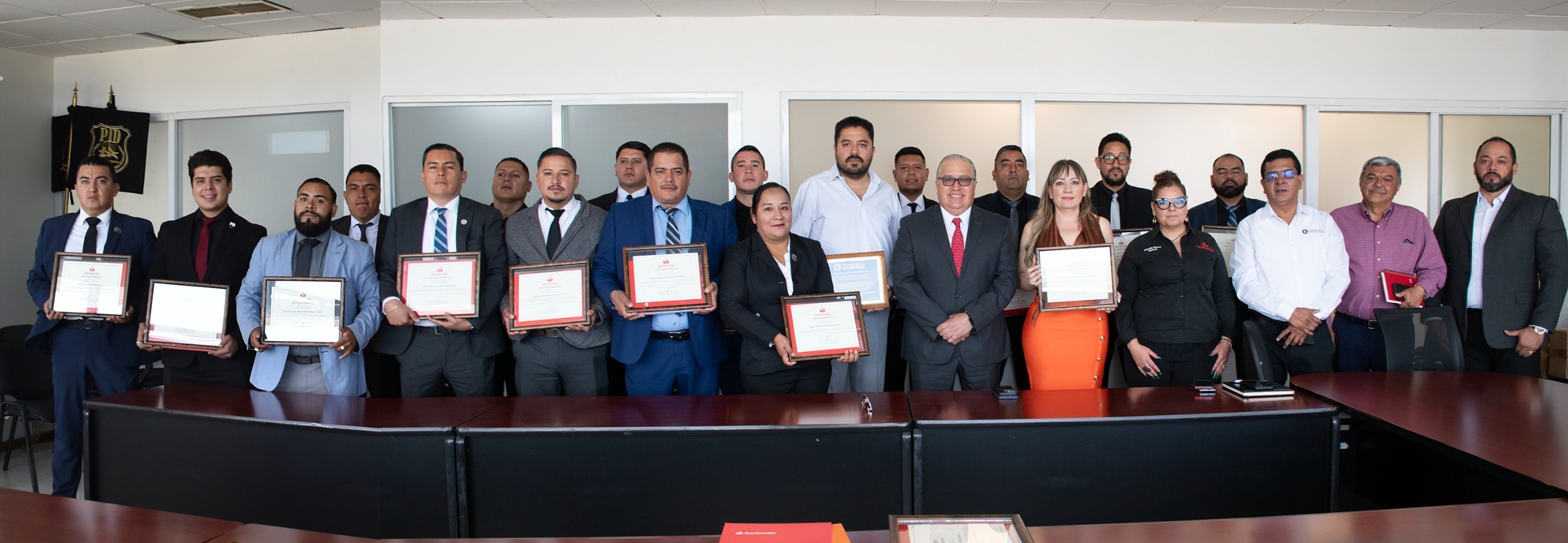 GRUPO SANTANDER RECONOCE LABOR DE AGENTES DE LA POLICÍA INVESTIGADORA DE DELITOS EN DURANGO
