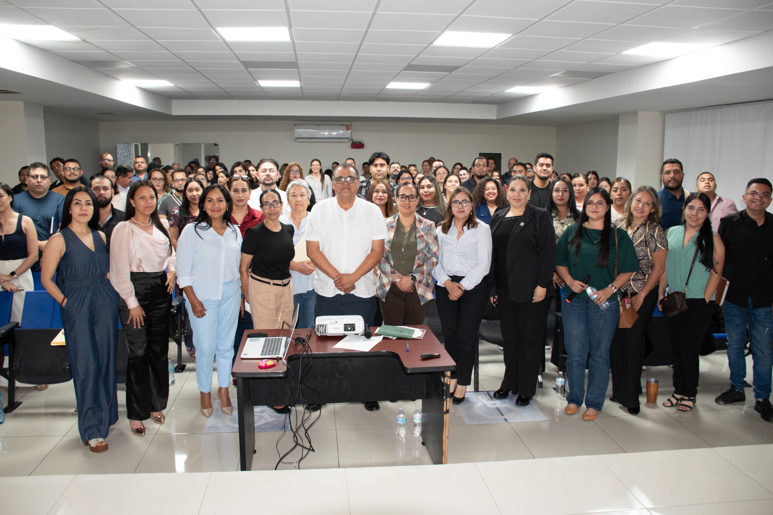 FORTALECEN PROFESIONALIZACIÓN PERICIAL Y RECONOCEN LABOR DE CAPACITADORES: FGED
